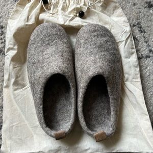 Haussimple 100% Sheep’s Wool Slippers, Women’s size 7